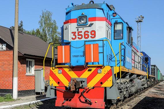 На ОЭМК поступили два новых тепловоза